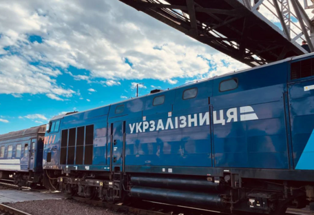 "УЗ" наконец-то удалось возобновить движение поездов на Харьковщине после обстрела рф