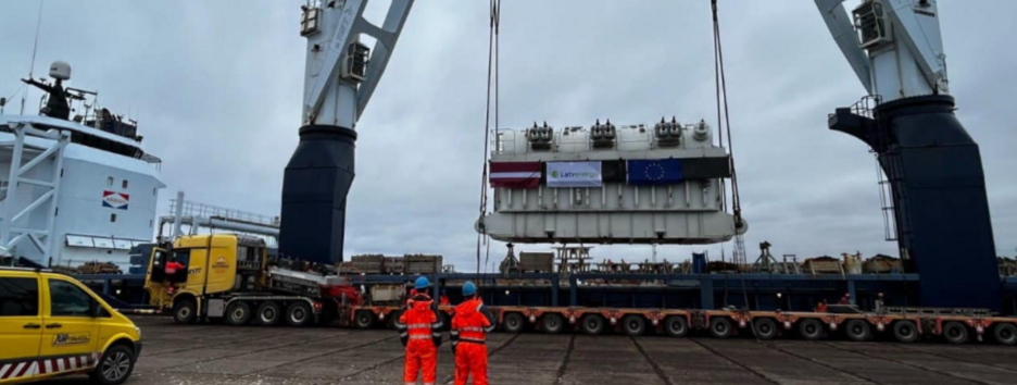 Латвия передала Украине сверхмощный трансформатор весом более 325 тонн (фото)