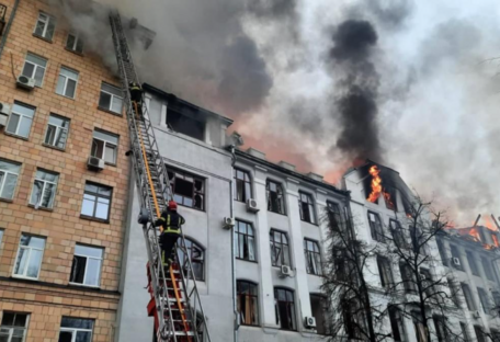 Россияне атаковали Харьков КАБами: сообщается о пострадавшей и разрушениях