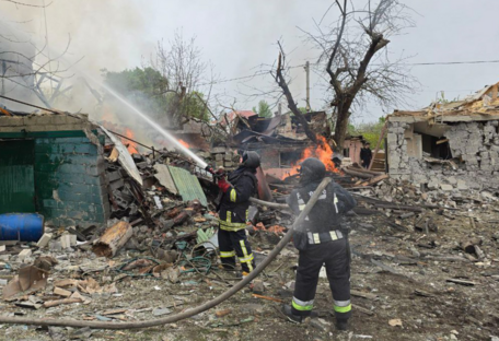 росія вдарила КАБами по цивільній споруді у Дергачах: відомо вже про 8 поранених дітей 