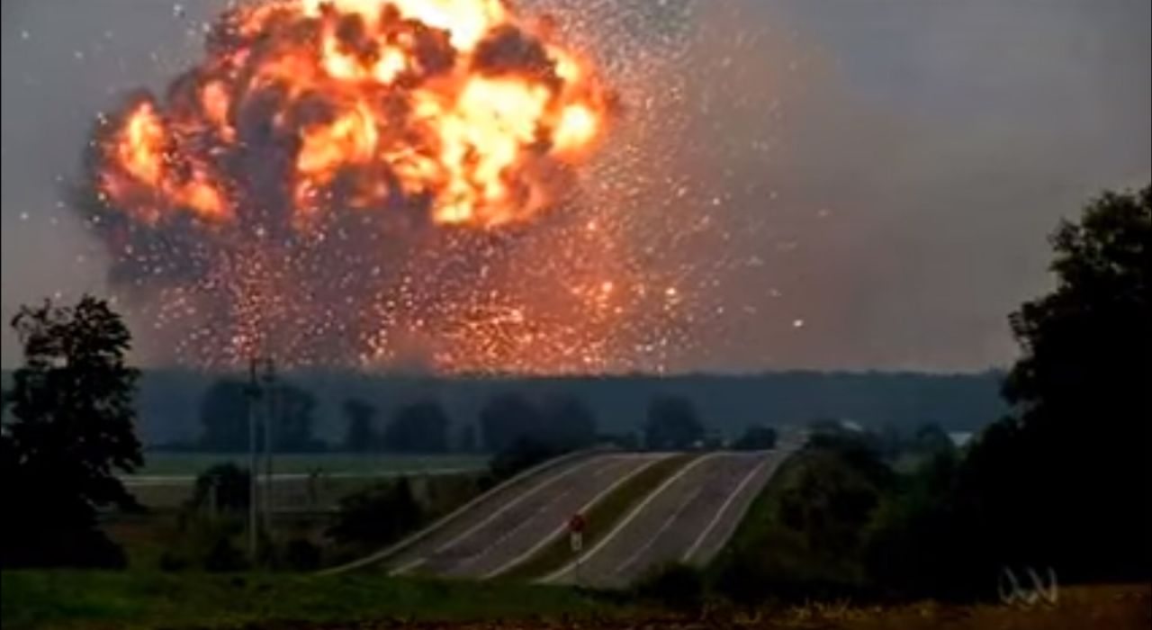 Взрыв военного склада под Ичней: почему продолжаются ежегодные «файер-шоу»