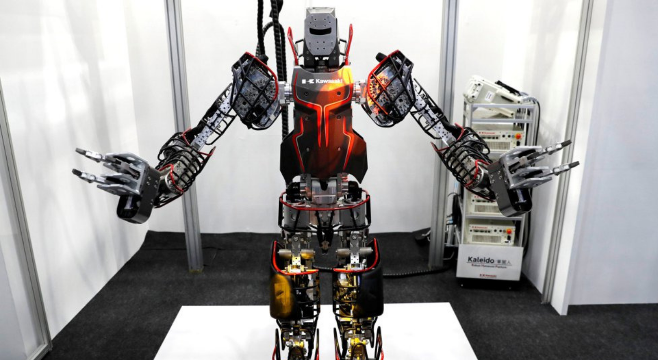 Курьер, строитель, уборщик: что показали на Всемирном съезде роботов