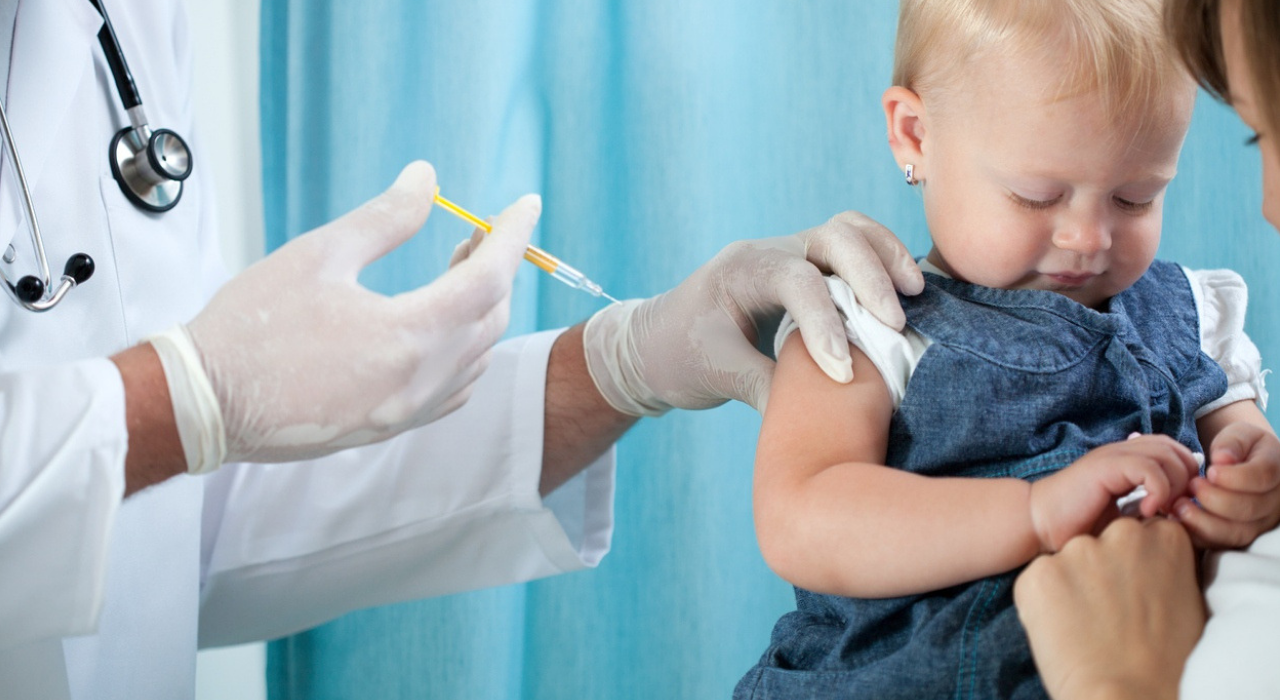 Корь в Украине: педиатр рассказал о вакцинации детей и взрослых