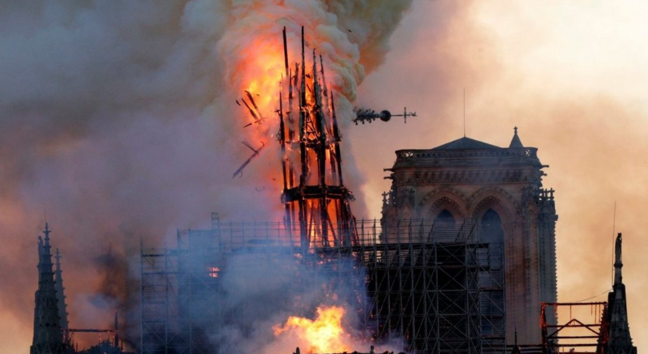 Почему Собор Парижской Богоматери сгорел так быстро