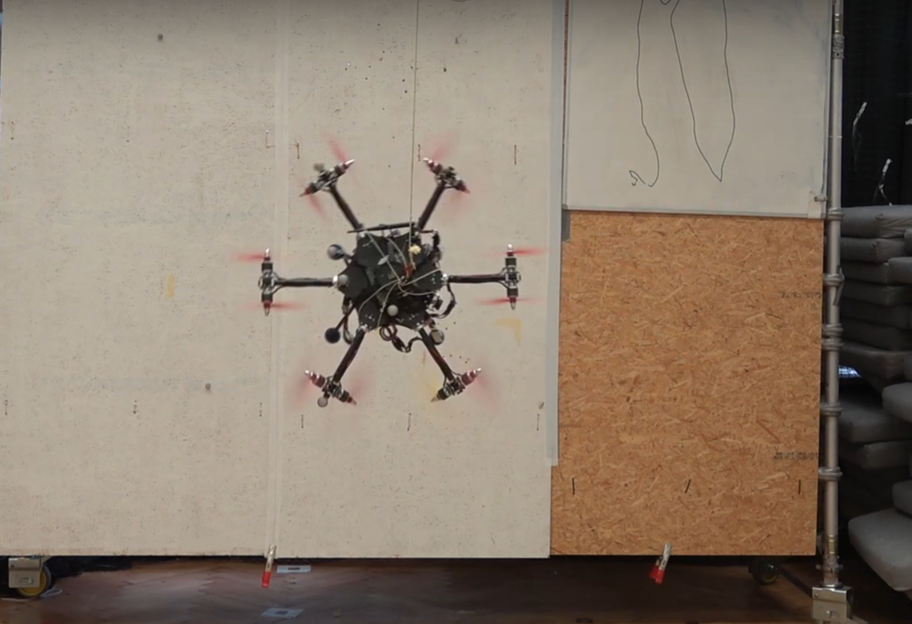 В Швейцарии инженеры научили всенаправленный додекакоптер произвольным движениям - видео - фото 1