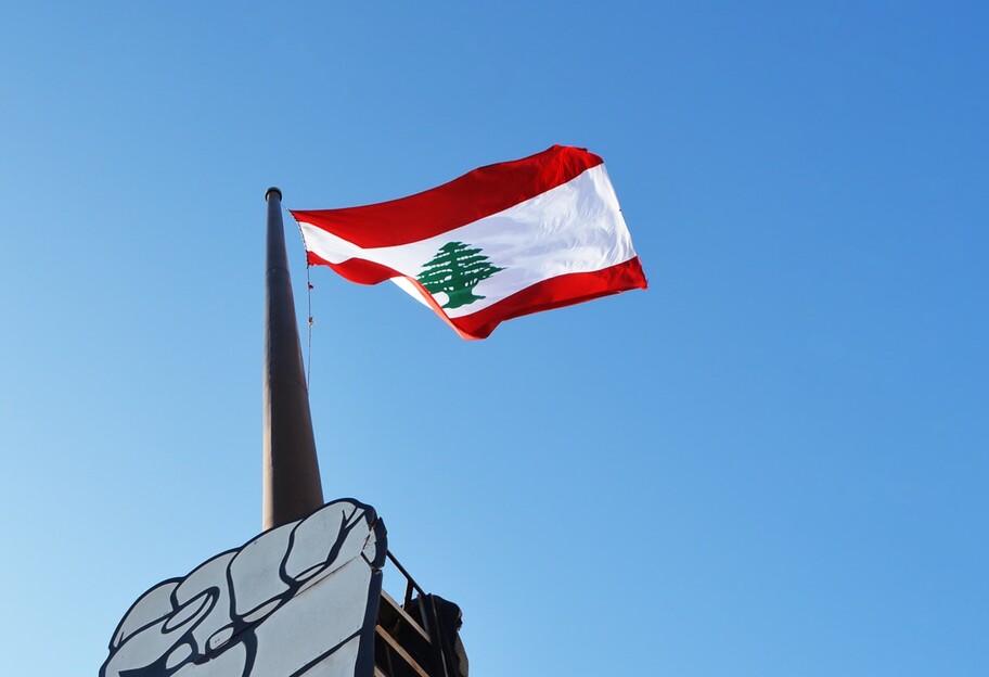 Выполнили требование народа - правительство Ливана ушло в отставку спустя неделю после взрыва - фото 1