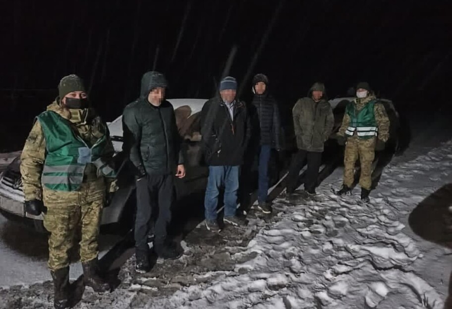 Перевозил нелегалов: недалеко от границы на горячем задержали россиянина - фото, видео - фото 1