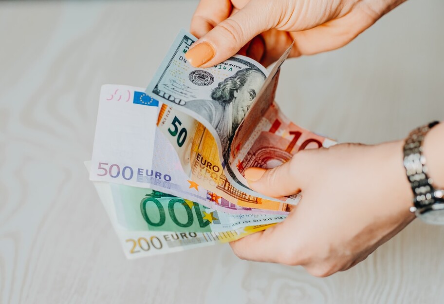 Курс валют от НБУ на 07.12.2020 - доллар и евро подешевели - фото 1