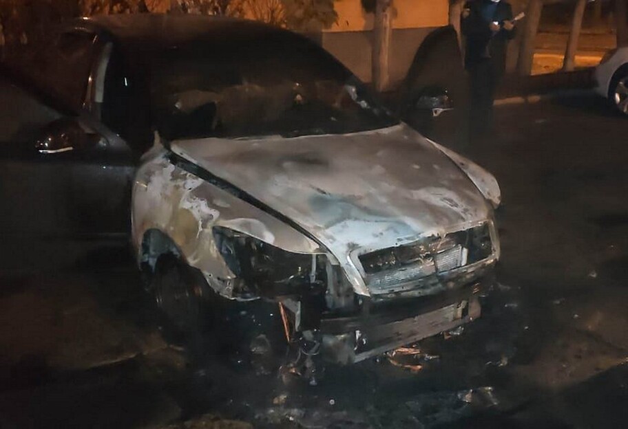 Занимался делом рюкзаков Авакова: во Львове подожгли автомобиль детектива НАБУ - фото, видео - фото 1