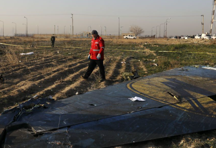 Авиакатастрофа в Иране - в Украине исследуют планшет со сбитого самолета - фото 1